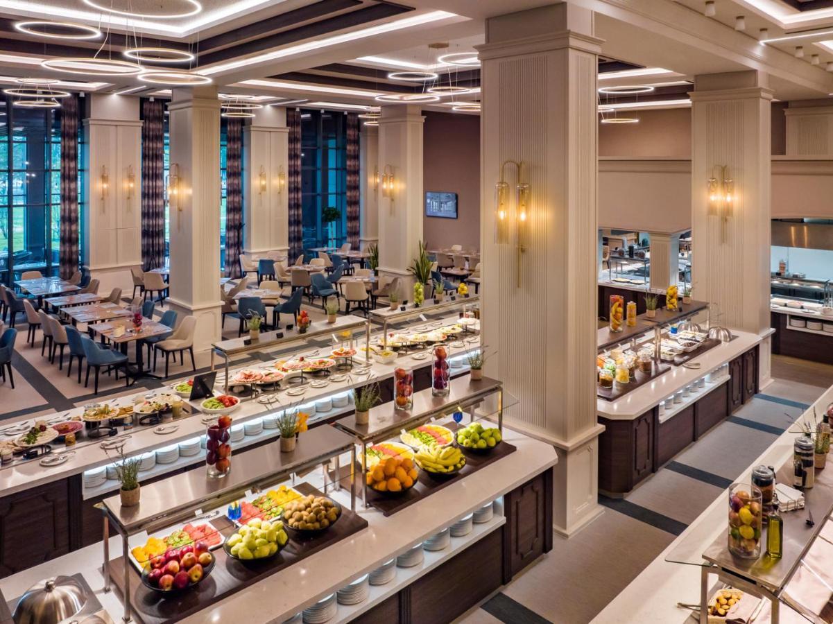 Kings' Valley Medical & Spa Hotel Kazanlŭk Esterno foto The buffet at the hotel