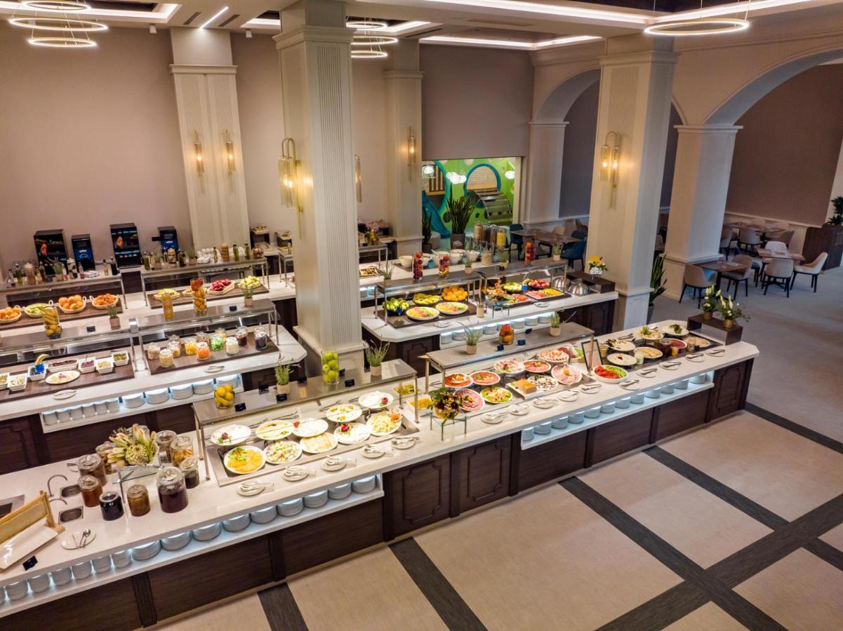 Kings' Valley Medical & Spa Hotel Kazanlŭk Esterno foto The buffet at the hotel