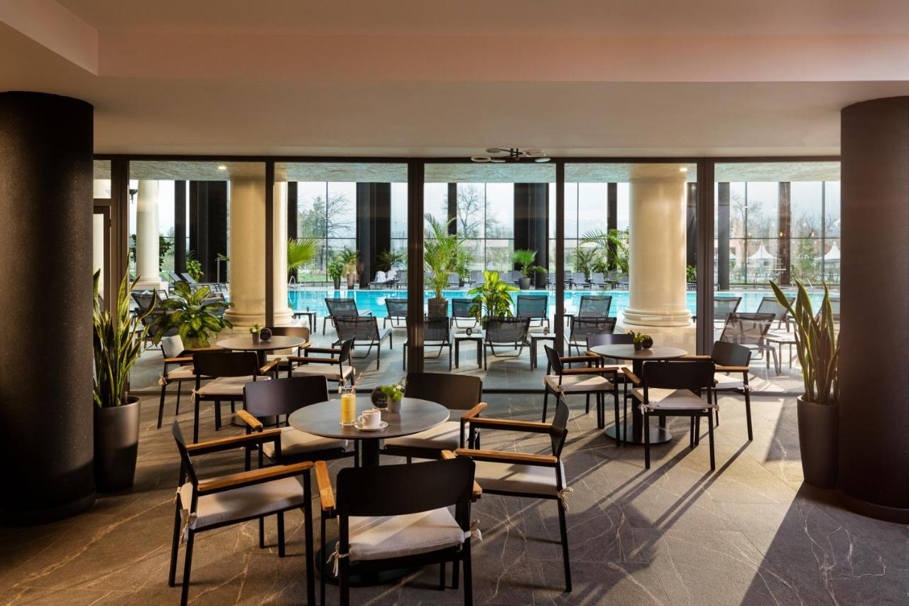 Kings' Valley Medical & Spa Hotel Kazanlŭk Esterno foto The Pool Bar