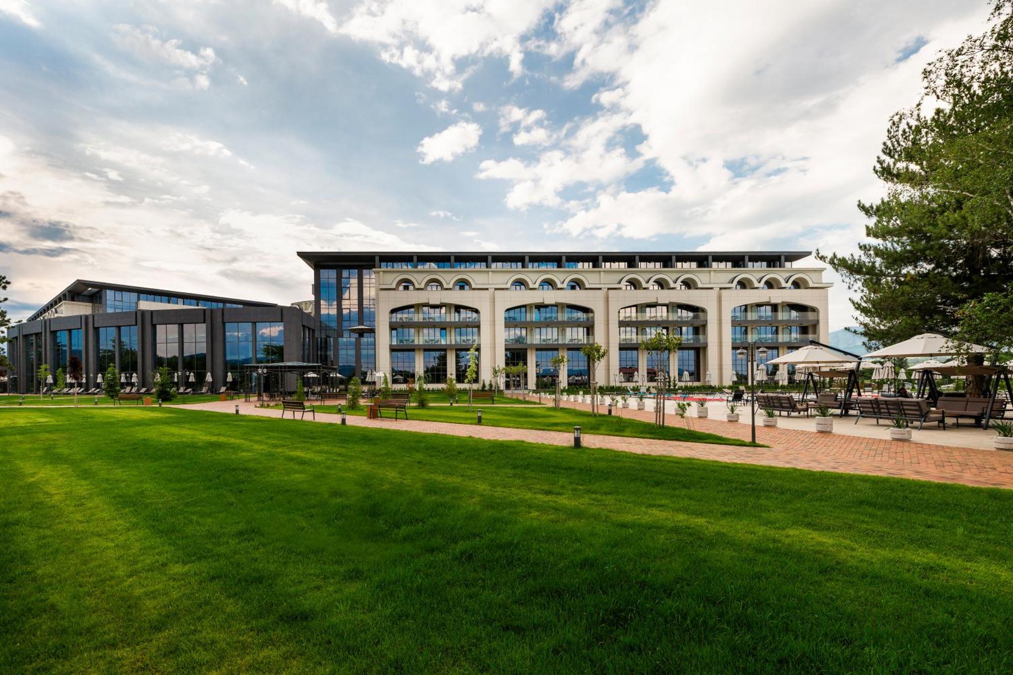Kings' Valley Medical & Spa Hotel Kazanlŭk Esterno foto The hotel